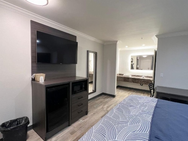 Cloud 9 Inn LAX image 10