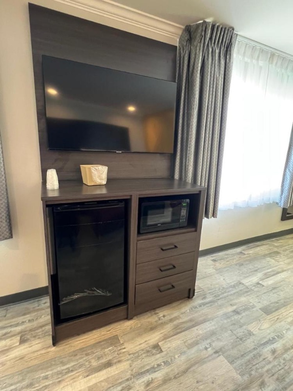 Cloud 9 Inn LAX image 17