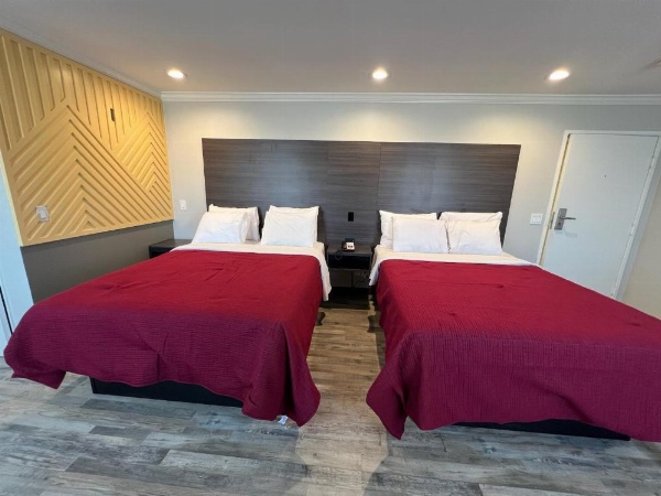 Cloud 9 Inn LAX image 19