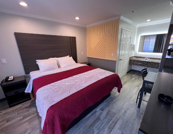 Cloud 9 Inn LAX image 26