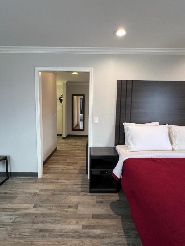 Cloud 9 Inn LAX image 28