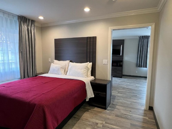 Cloud 9 Inn LAX image 7